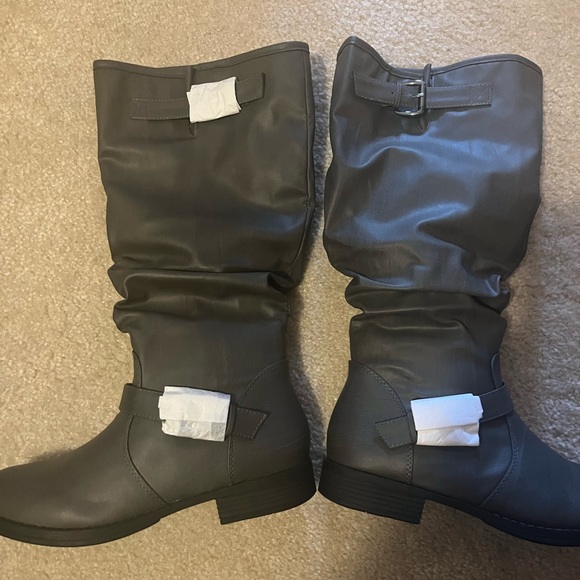 Boots - Picture 3 of 12